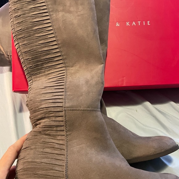 Kelly & Katie Tall Gray Boots-Sz 8.5-worn once - Picture 3 of 4